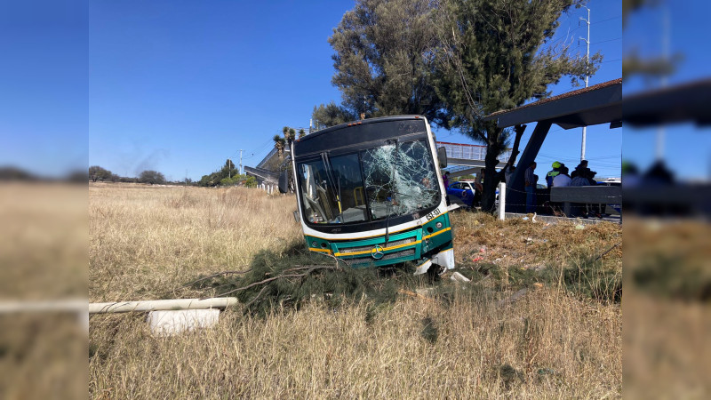 Siete lesionados en aparatoso accidente en la Autopista San Luis Potosí-Querétaro