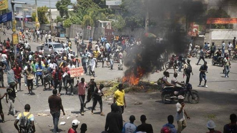 Continúa ola de violencia en Haití; primer ministro no ha sido localizado