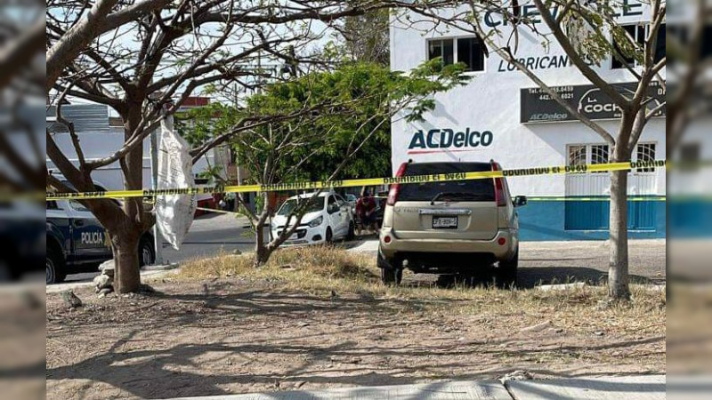 Muere mujer de la tercera edad al interior de un vehículo en Lomas de Casa Blanca, en Querétaro