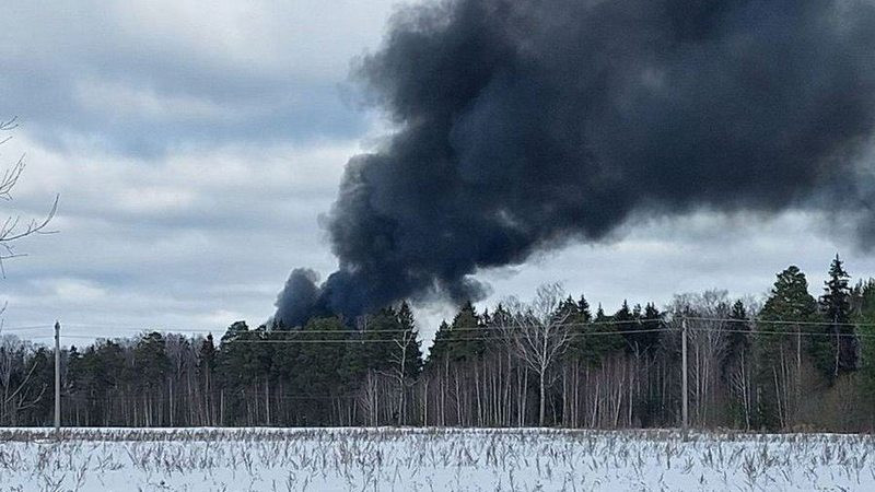 Se estrella avión de transporte militar ruso con 15 personas a bordo que habrían perdido la vida