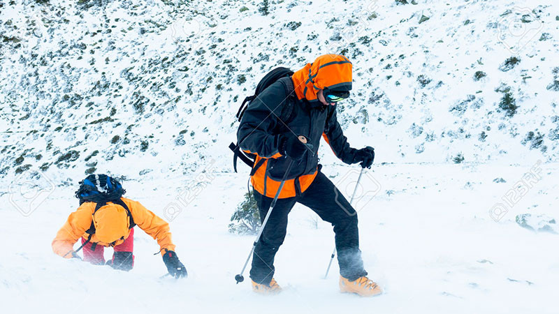  Desaparecen dos alemanes y un ecuatoriano tras avalancha en volcán nevado de Ecuador