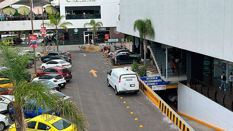 Muere trabajador al caer dentro de plaza Constituyentes en Querétaro