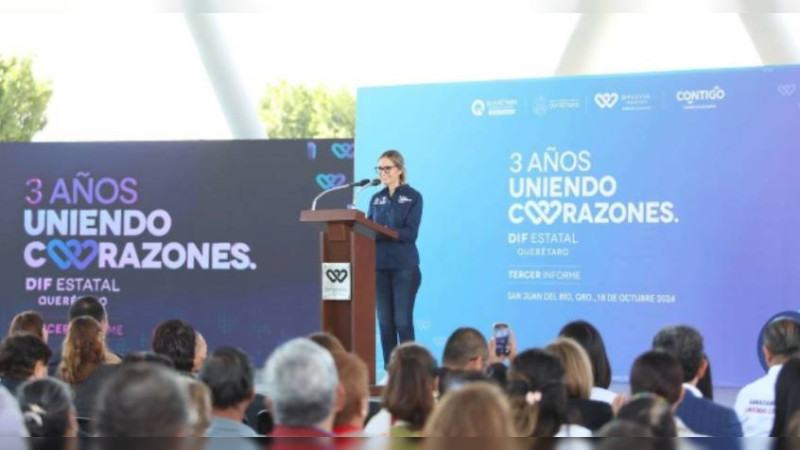 Presenta Car Herrera su 3er Informe de Actividades del SEDIF en San Juan del Río, Querétaro 