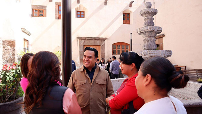 Entrega SEDESOQ tarjetas CONTIGO a jefas de familia sanjuanenses