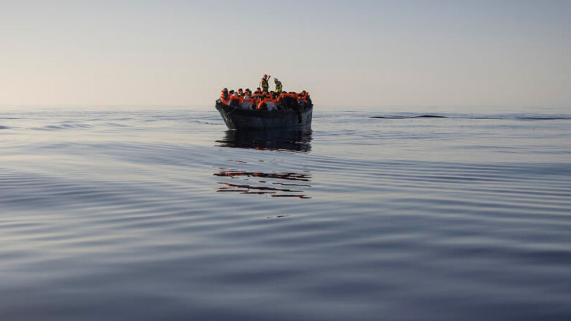 Pierden la vida 8 migrantes que intentaban llegar Grecia en lancha; eran perseguidos por autoridades