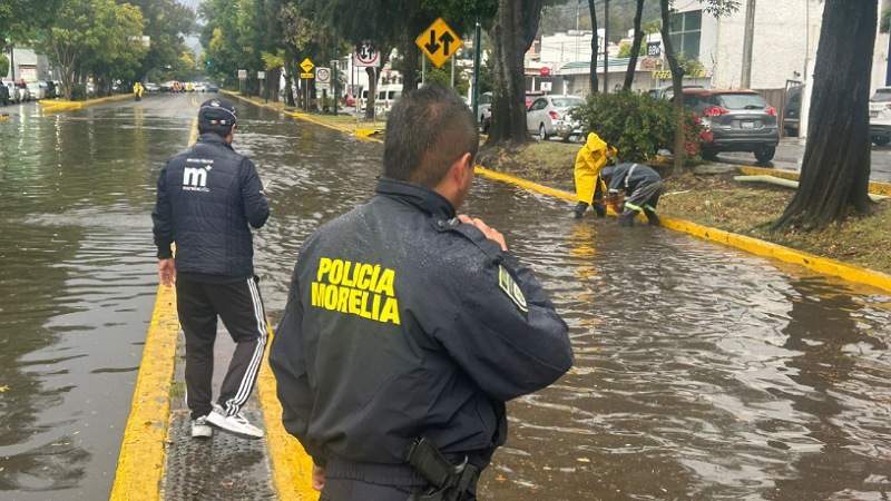 Lluvia y granizo sorprende a habitantes de Morelia, Michoacán